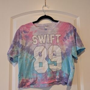 Tie-Dye Crop Top with 'SWIFT 89' Graphic - Pastel Pink/Blue